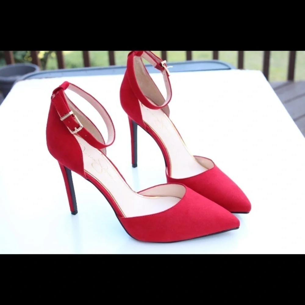 Jessica Simpson Parker pumps